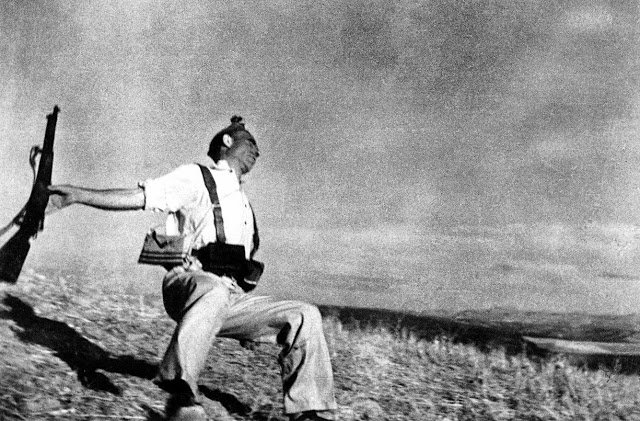 Robert Capa, Falling soldier kadrrazdwa mediofobia